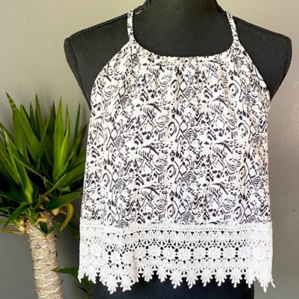 🖤🤍Naanaa halter lace crop top🤍🖤